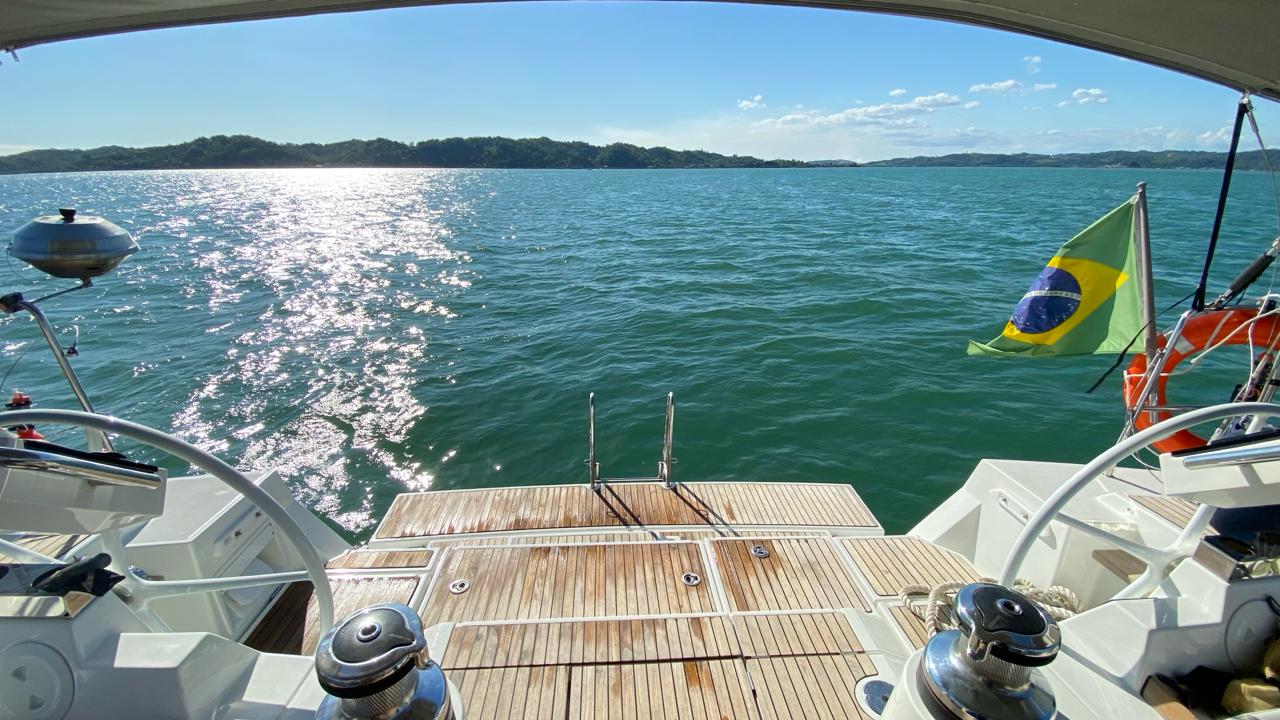 Passeio de barco saindo de Salvador com um veleiro Beneteau 55