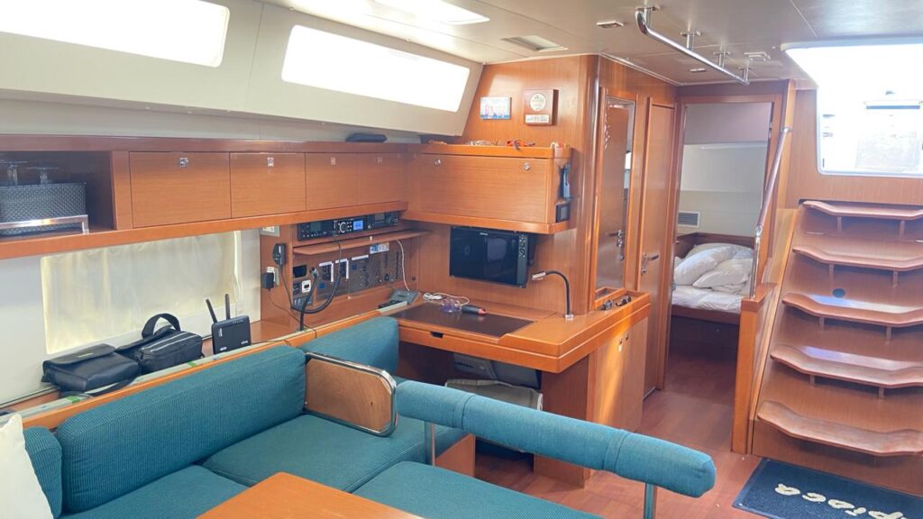 sala de estar do veleiro beneteau 55