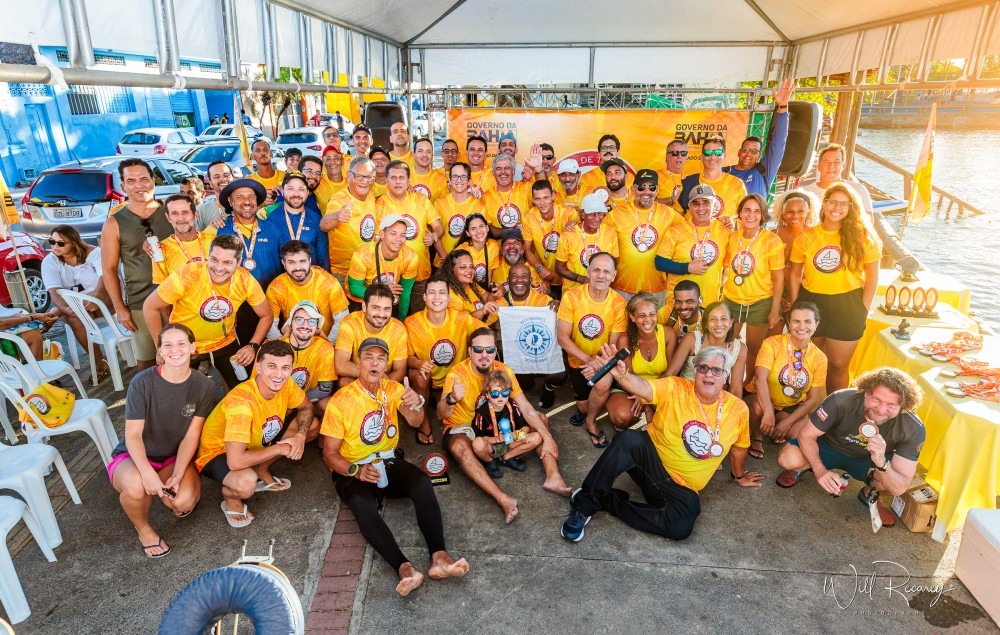 foto da galera na copa de vela baia de todos os santos