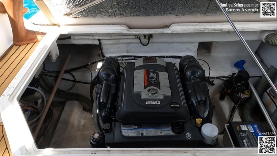 Lancha Real 275 com motorização de 250 HP informada no anúncio